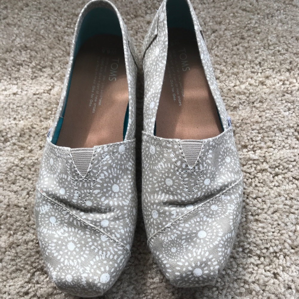 Toms Shoes - Picture 3 of 4